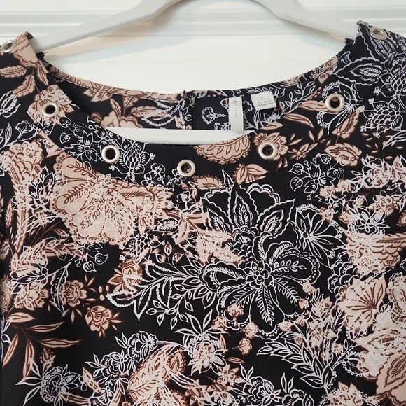 Chic Floral Women's Blouse in Black and Cream With Bell Sleeves Size Large - Picture 4 of 6